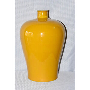 Chinese Mei-ping Form Monochrome Imperial Yellow Chinese Porcelain Vase Jug